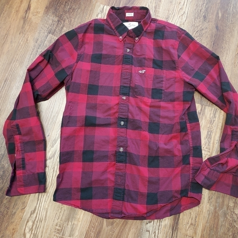 Hollister California med red plaid shirt